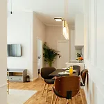 Bright 2br Flat - Palace Hall - Charming Balcony Apartament *