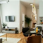 Apartament Bright 2br Flat - Palace Hall - Charming Balcony