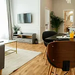 Bright 2br Flat - Palace Hall - Charming Balcony *