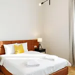 Apartament Bright 2br Flat - Palace Hall - Charming Balcony *