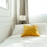 Apartament Bright 2br Flat - Palace Hall - Charming Balcony *