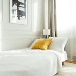Bright 2br Flat - Palace Hall - Charming Balcony Apartament