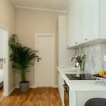 Bright 2br Flat - Palace Hall - Charming Balcony Apartament Bucureşti