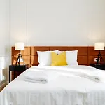Apartament Bright 2br Flat - Palace Hall - Charming Balcony *