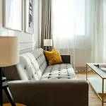 Apartament Bright 2br Flat - Palace Hall - Charming Balcony *
