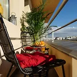 Apartament Bright 2br Flat - Palace Hall - Charming Balcony *