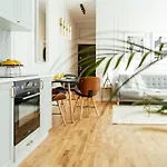 Bright 2br Flat - Palace Hall - Charming Balcony Apartament Bucureşti