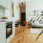 Apartament Bright 2br Flat - Palace Hall - Charming Balcony Bucureşti