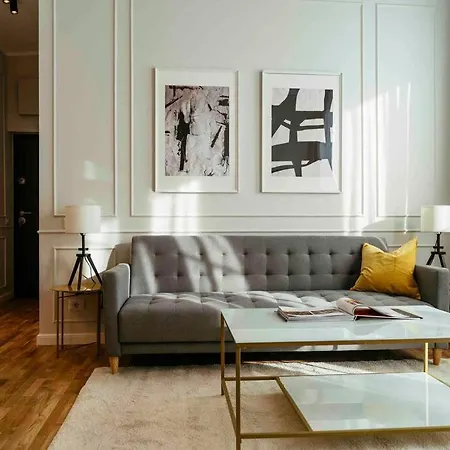 Apartamento Bright 2br Flat - Palace Hall - Charming Balcony *