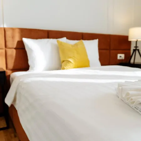 Bright 2br Flat - Palace Hall - Charming Balcony