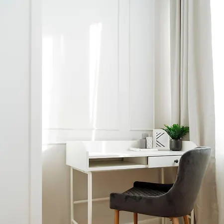 Bright 2br Flat - Palace Hall - Charming Balcony Βουκουρέστι