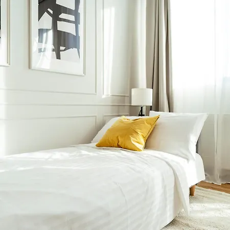 Bright 2br Flat - Palace Hall - Charming Balcony Apartamento