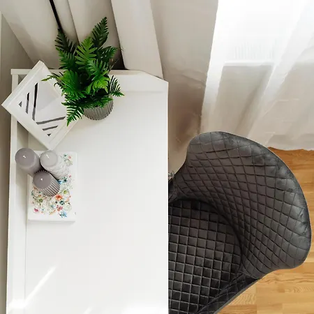 Bright 2br Flat - Palace Hall - Charming Balcony