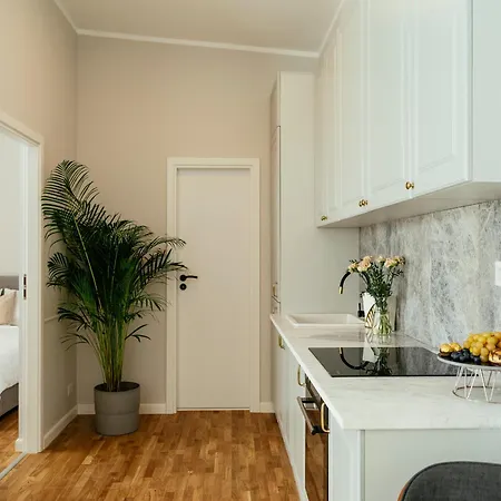 Bright 2br Flat - Palace Hall - Charming Balcony Апартаменти Бухарест