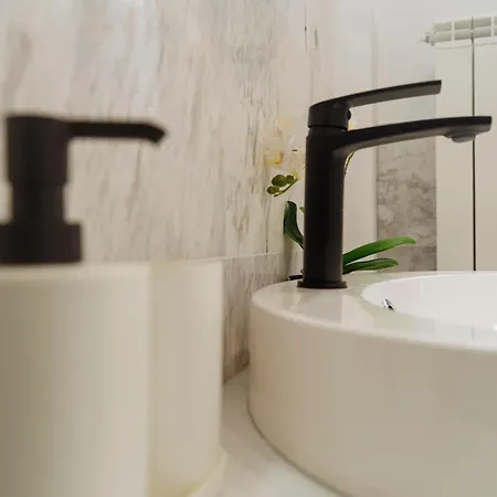 Bright 2br Flat - Palace Hall - Charming Balcony Апартаменти *