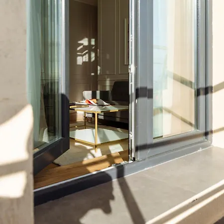 Bright 2br Flat - Palace Hall - Charming Balcony *