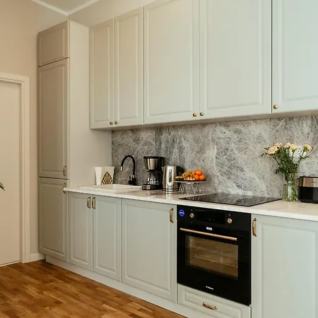 Bright 2br Flat - Palace Hall - Charming Balcony Апартаменти Бухарест