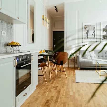 Апартаменти Bright 2br Flat - Palace Hall - Charming Balcony Бухарест