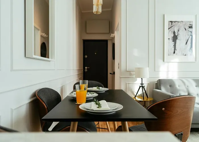 Bright 2br Flat - Palace Hall - Charming Balcony Апартаменти