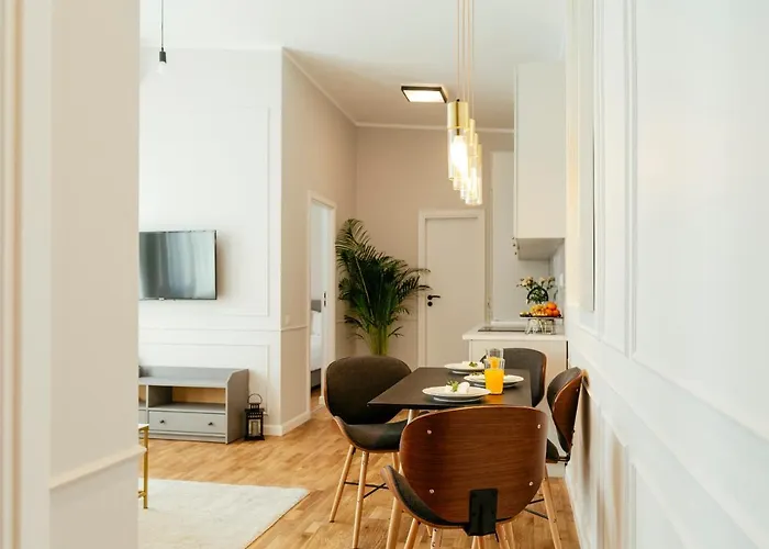 Bright 2br Flat - Palace Hall - Charming Balcony アパート *