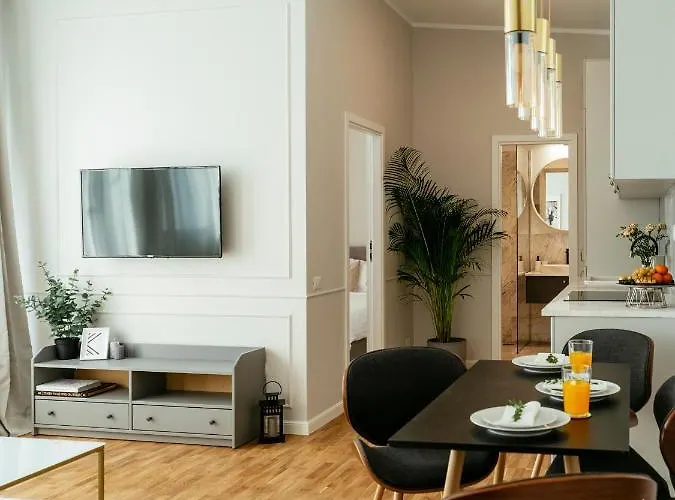 Апартаменти Bright 2br Flat - Palace Hall - Charming Balcony