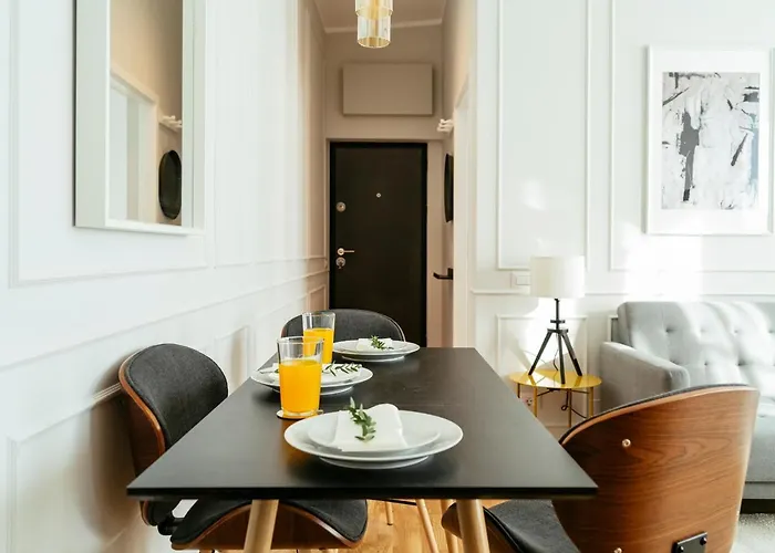 Bright 2br Flat - Palace Hall - Charming Balcony アパート *