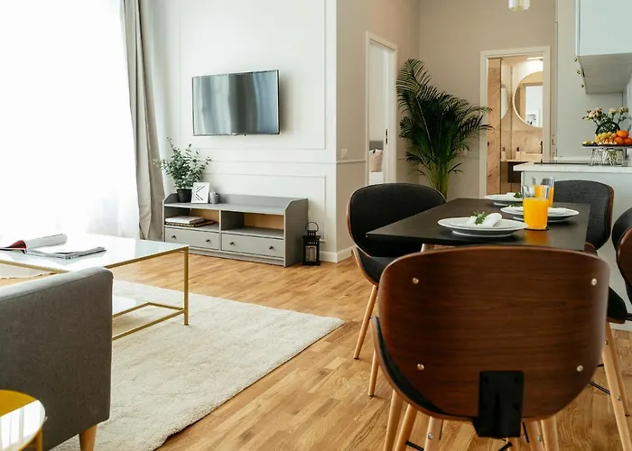 Bright 2br Flat - Palace Hall - Charming Balcony *