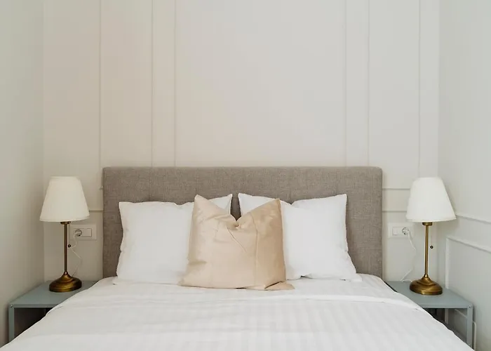 Апартаменти Bright 2br Flat - Palace Hall - Charming Balcony Бухарест