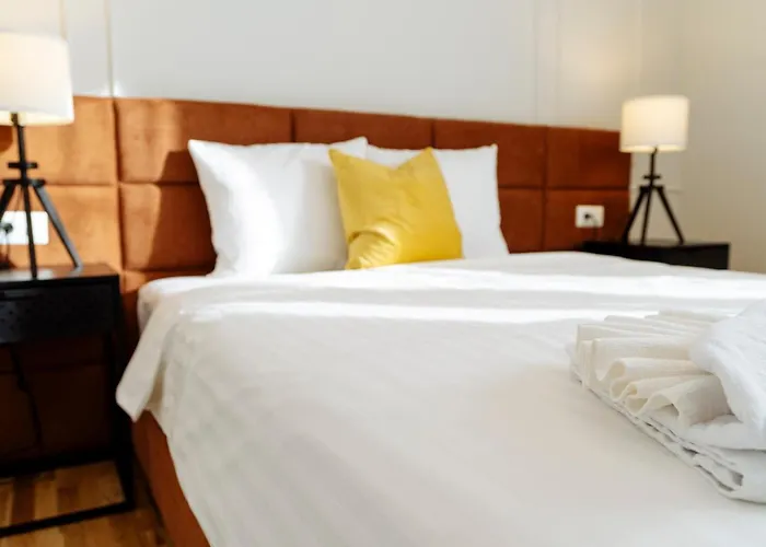 Bright 2br Flat - Palace Hall - Charming Balcony