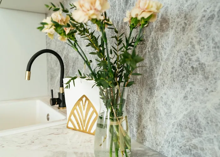 Апартаменти Bright 2br Flat - Palace Hall - Charming Balcony *