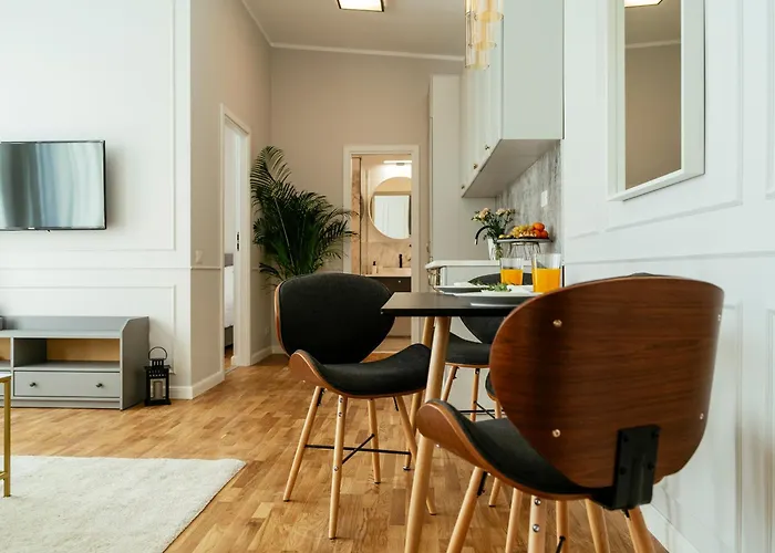 Bright 2br Flat - Palace Hall - Charming Balcony * Бухарест