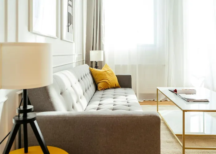 Bright 2br Flat - Palace Hall - Charming Balcony *