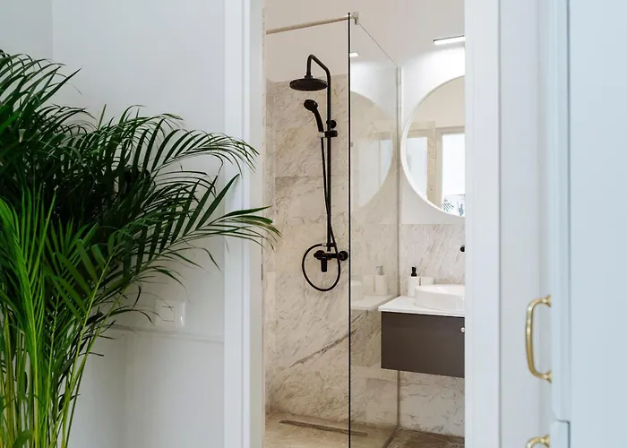 Bright 2br Flat - Palace Hall - Charming Balcony Бухарест