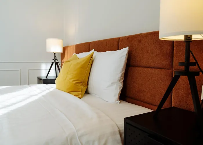 Bright 2br Flat - Palace Hall - Charming Balcony アパート