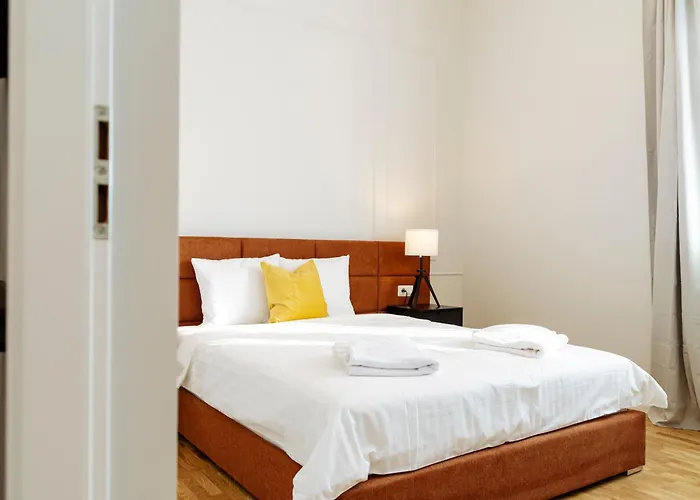 Bright 2br Flat - Palace Hall - Charming Balcony *