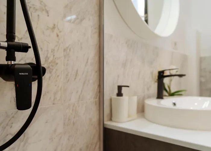 Bright 2br Flat - Palace Hall - Charming Balcony アパート ブカレスト