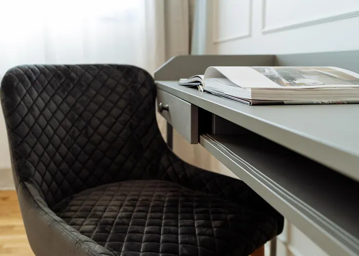 Апартаменти Bright 2br Flat - Palace Hall - Charming Balcony *