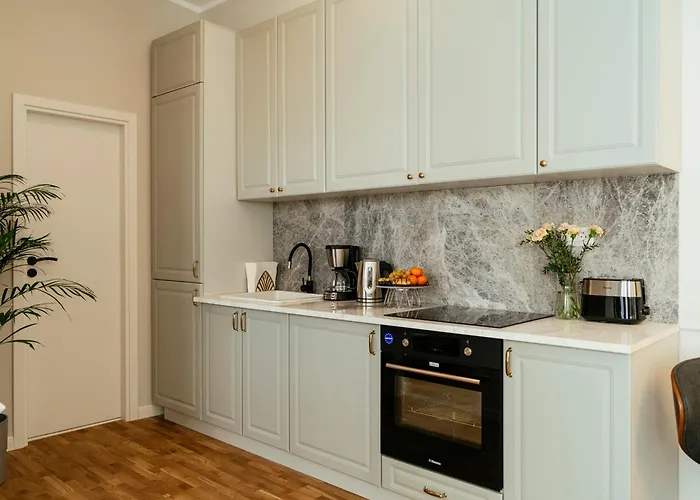 Bright 2br Flat - Palace Hall - Charming Balcony Апартаменти Бухарест