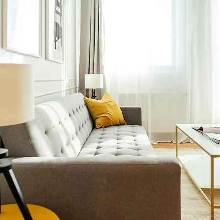 Bright 2br Flat - Palace Hall - Charming Balcony *