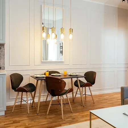 Bright 2br Flat - Palace Hall - Charming Balcony Appartement *