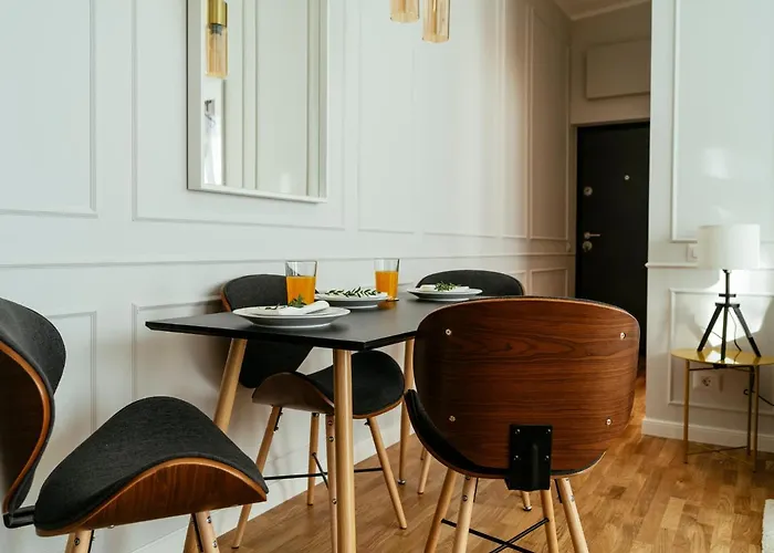 Bright 2br Flat - Palace Hall - Charming Balcony *