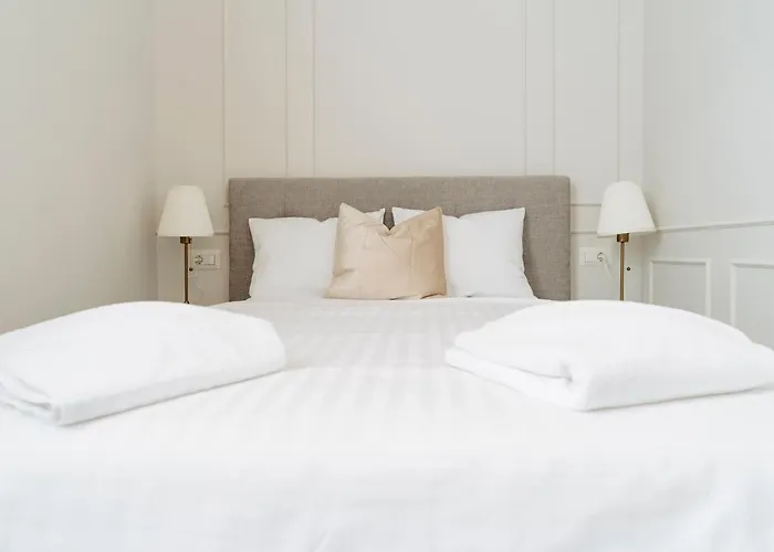 Apartament Bright 2br Flat - Palace Hall - Charming Balcony