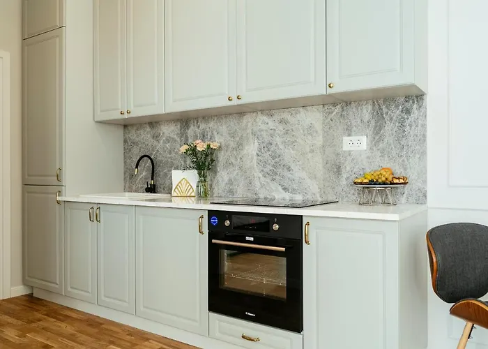 Bright 2br Flat - Palace Hall - Charming Balcony Apartament