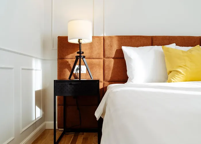 Bright 2br Flat - Palace Hall - Charming Balcony *