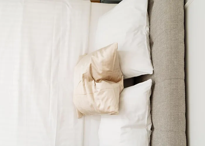 Apartament Bright 2br Flat - Palace Hall - Charming Balcony *