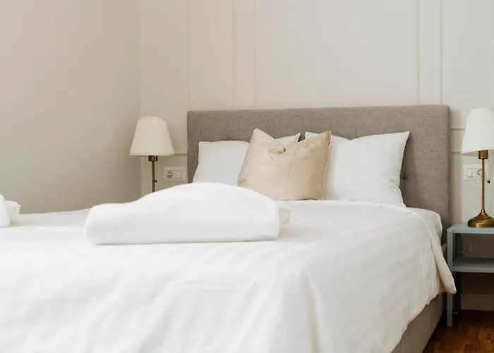 Bright 2br Flat - Palace Hall - Charming Balcony *