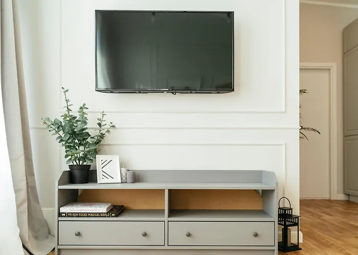 Bright 2br Flat - Palace Hall - Charming Balcony Apartament *