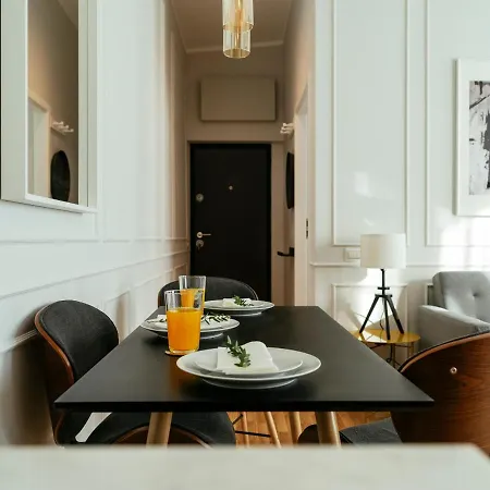 Bright 2br Flat - Palace Hall - Charming Balcony Apartament