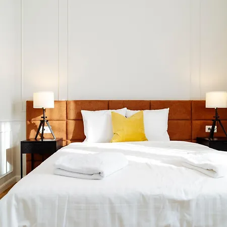 Apartament Bright 2br Flat - Palace Hall - Charming Balcony *