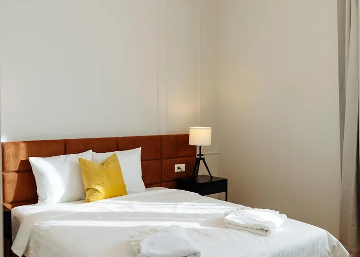 Bright 2br Flat - Palace Hall - Charming Balcony *